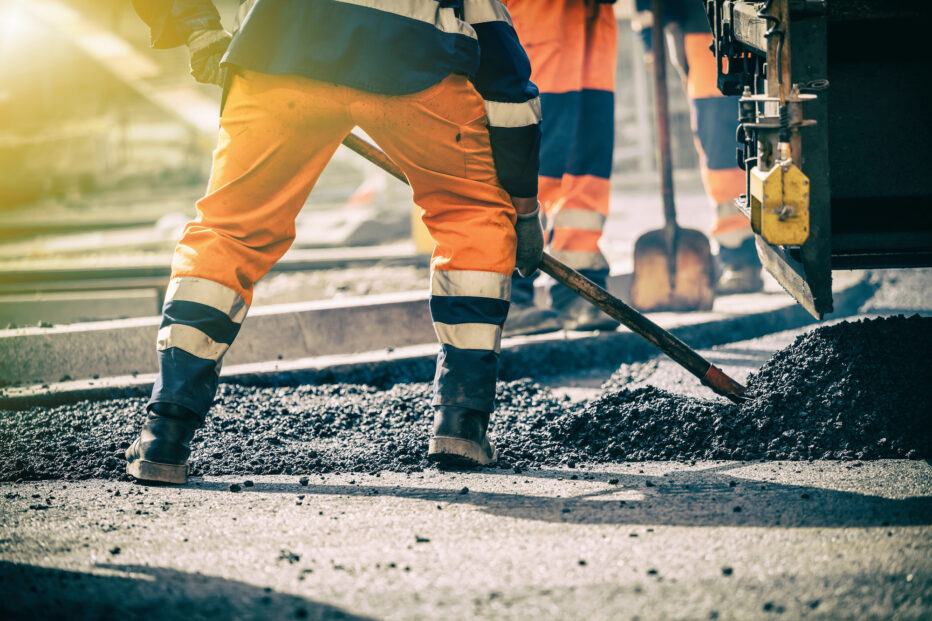 Yrittäjän mukaan Mannerheimintien remontti on vähentänyt selvästi heräteostoksia tekevien ja ikkunashoppailua harrastavien asiakkaiden määrää liikkeessä.