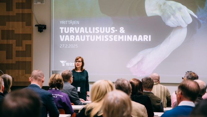 Dia Turvallisuus- & varautumisseminaari, Helsingin Yrittäjien toimitusjohtaja Tiina Oksala.